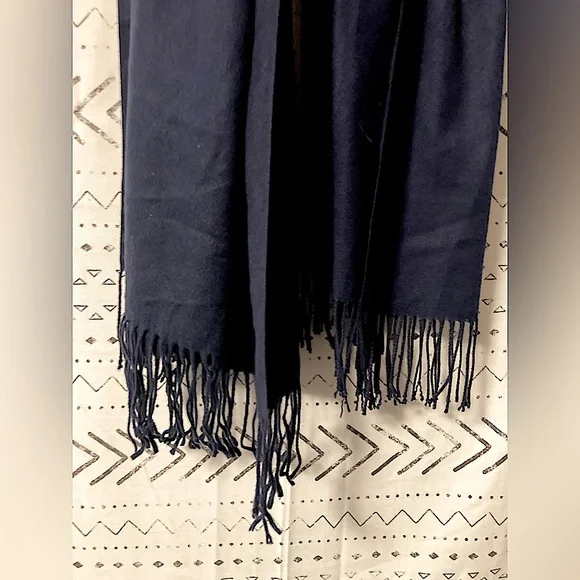 Furtalk Soft, Navy scarf with tassels - Picture 5 of 6